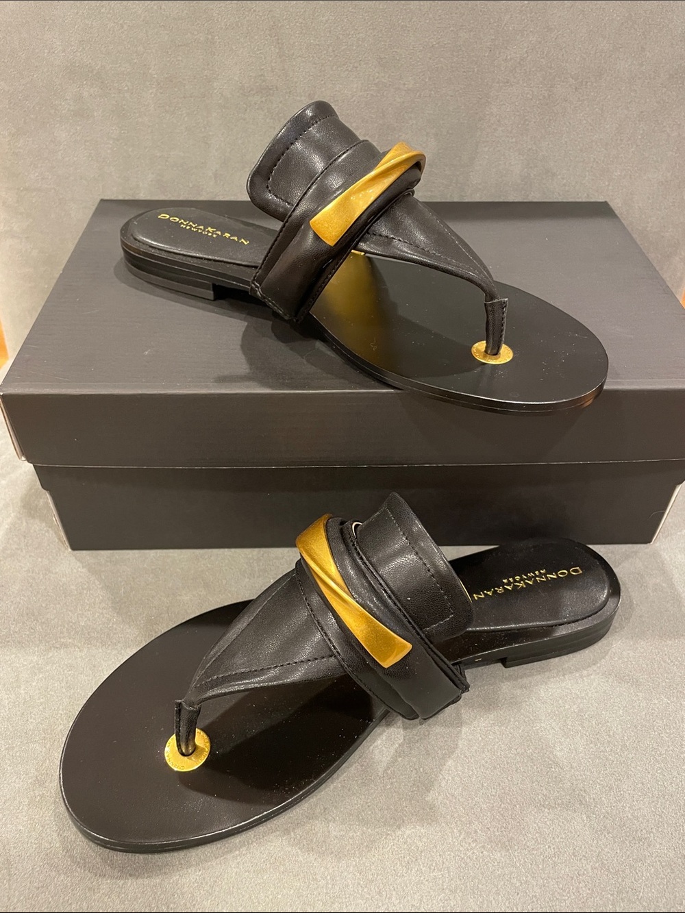 NIB Donna Karan Black Gold Velvet Flat Thong Sandals Women’s Size 8.5 NEW
